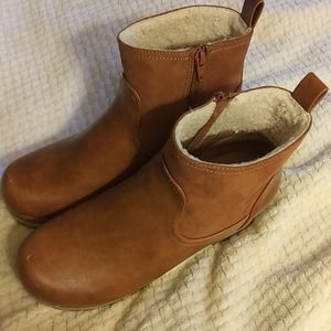 Universal Thread booties